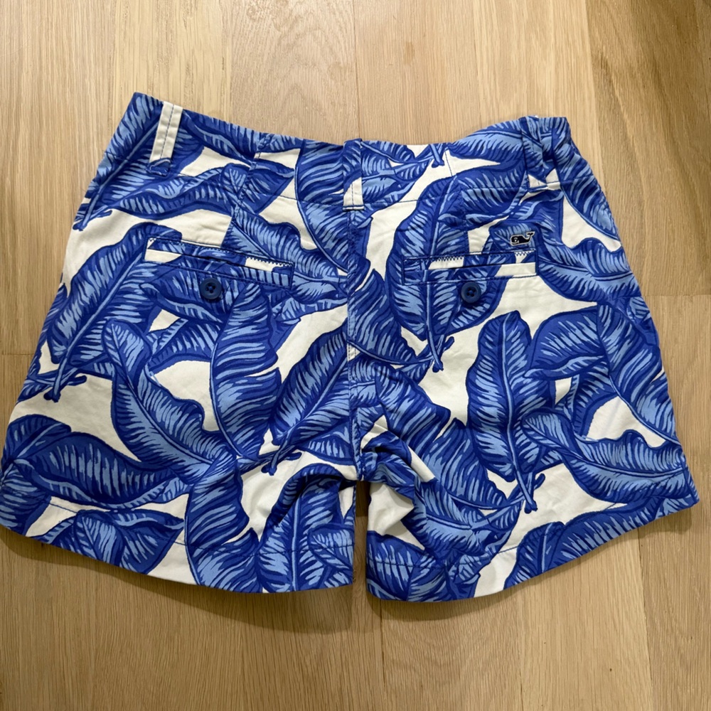 Vineyard vines blue banana leaf chino shorts - Picture 5 of 13